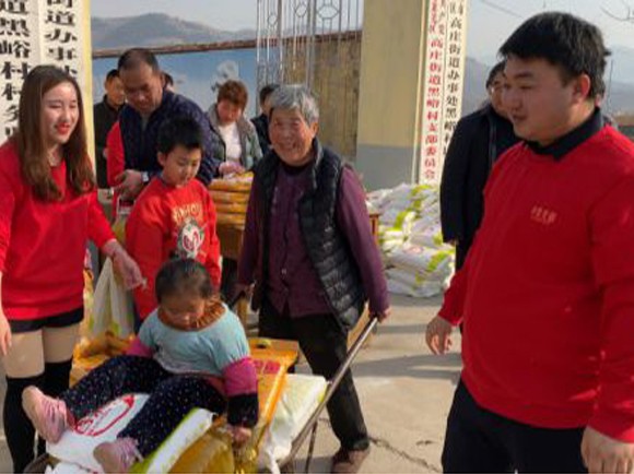 这个冬天，半亩花田在温暖山东老乡