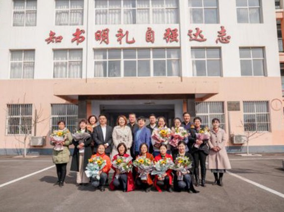 奋斗的路上，我们守护你——半亩花田3·8女教师关爱之旅